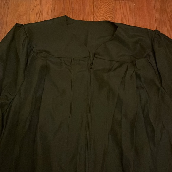 Graduation gown - Picture 4 of 6